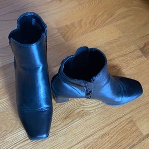 Naturalizer Women’s Black Ankle Boots 🥾